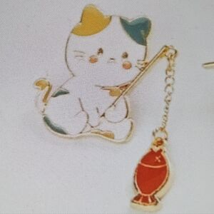 Adorable Cat Enamel Pin with Fishing Rod - Gold, White, Red, Green